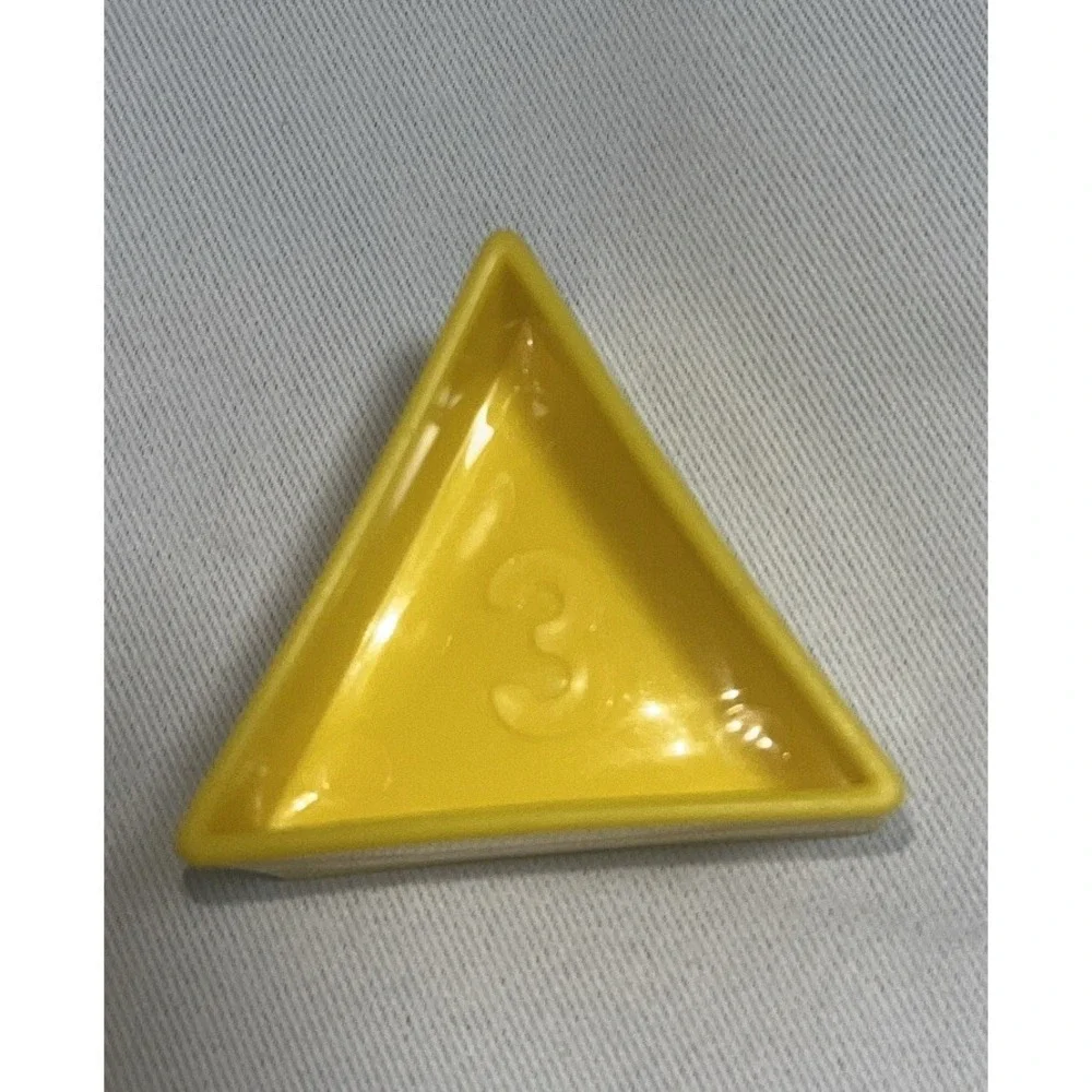 Tupperware‎ SHAPE O BALL Replacement SHAPE #3 Triangle Plastic Part Piece Yellow